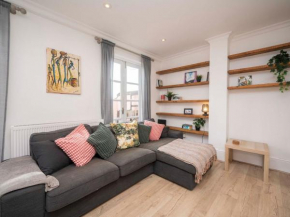 Pass the Keys Spacious and Bright Duplex Flat with 2 Balconies